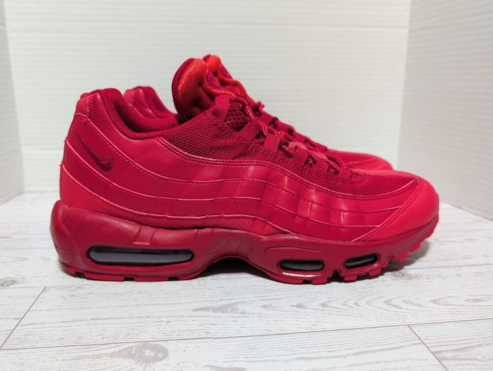 Nike Air Max 95 Men's Triple Red Sneakers Size 11 Shoe CQ9969-600 Light Wear EUC